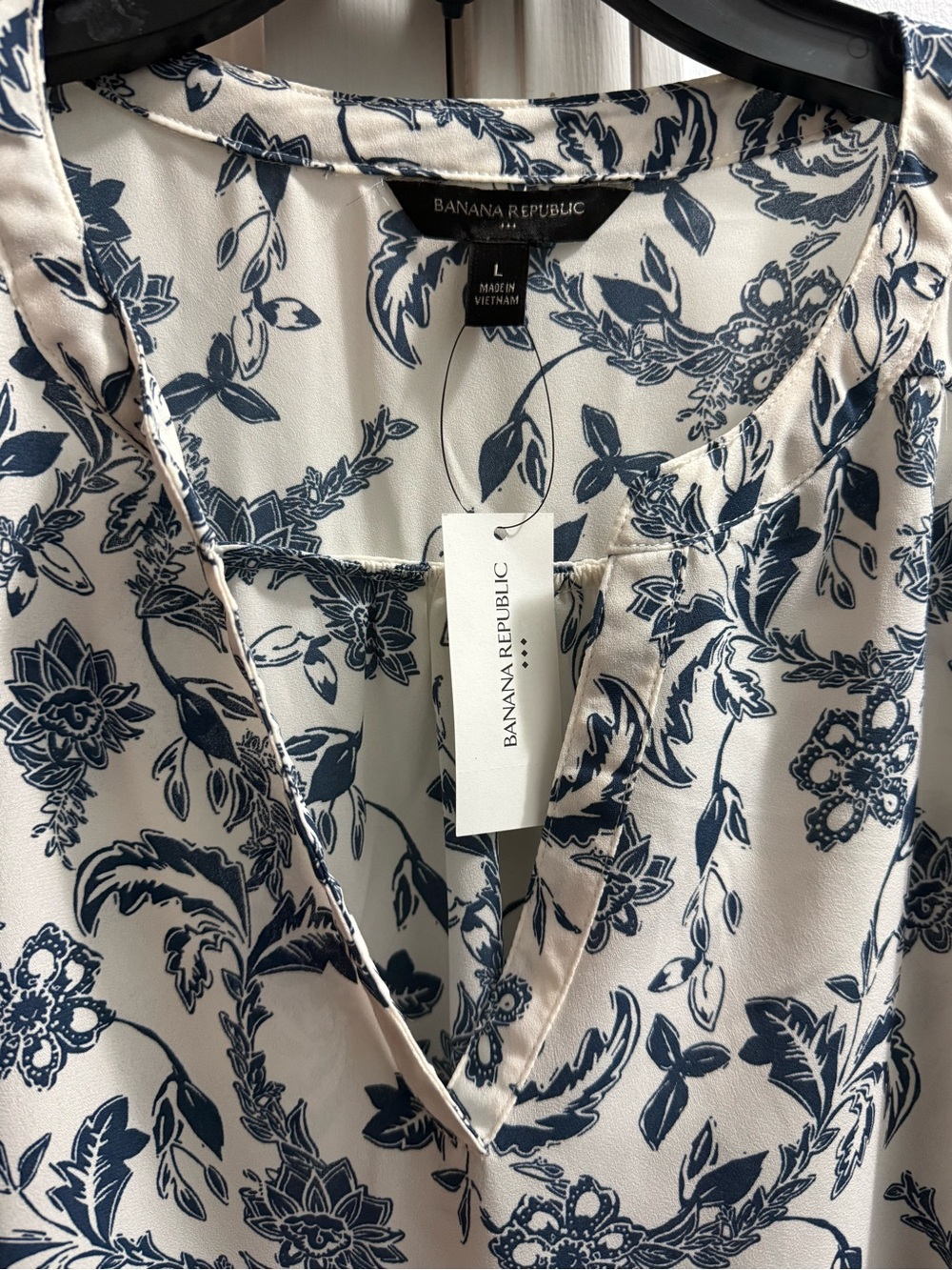 Banana Republic Blouse - Picture 2 of 3